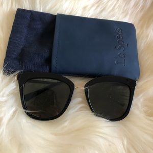LeSpecs Caliente black/gold oversized sunglasses